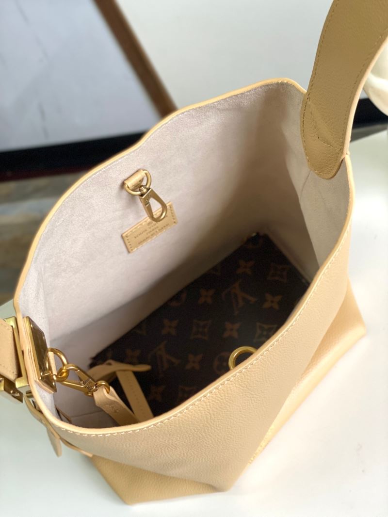 Louis Vuitton Hobo Bags